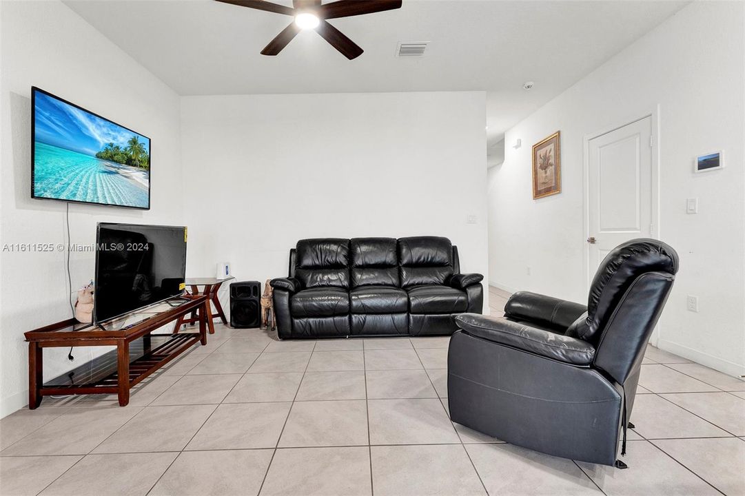 For Sale: $359,000 (3 beds, 2 baths, 1418 Square Feet)