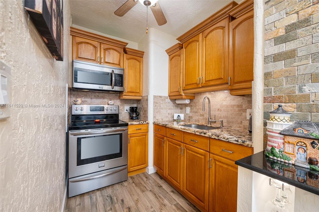 For Sale: $489,000 (1 beds, 1 baths, 448 Square Feet)