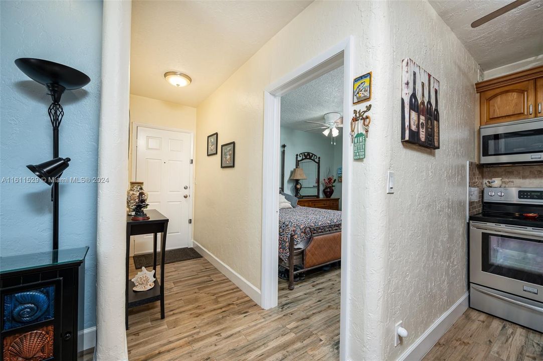 For Sale: $489,000 (1 beds, 1 baths, 448 Square Feet)