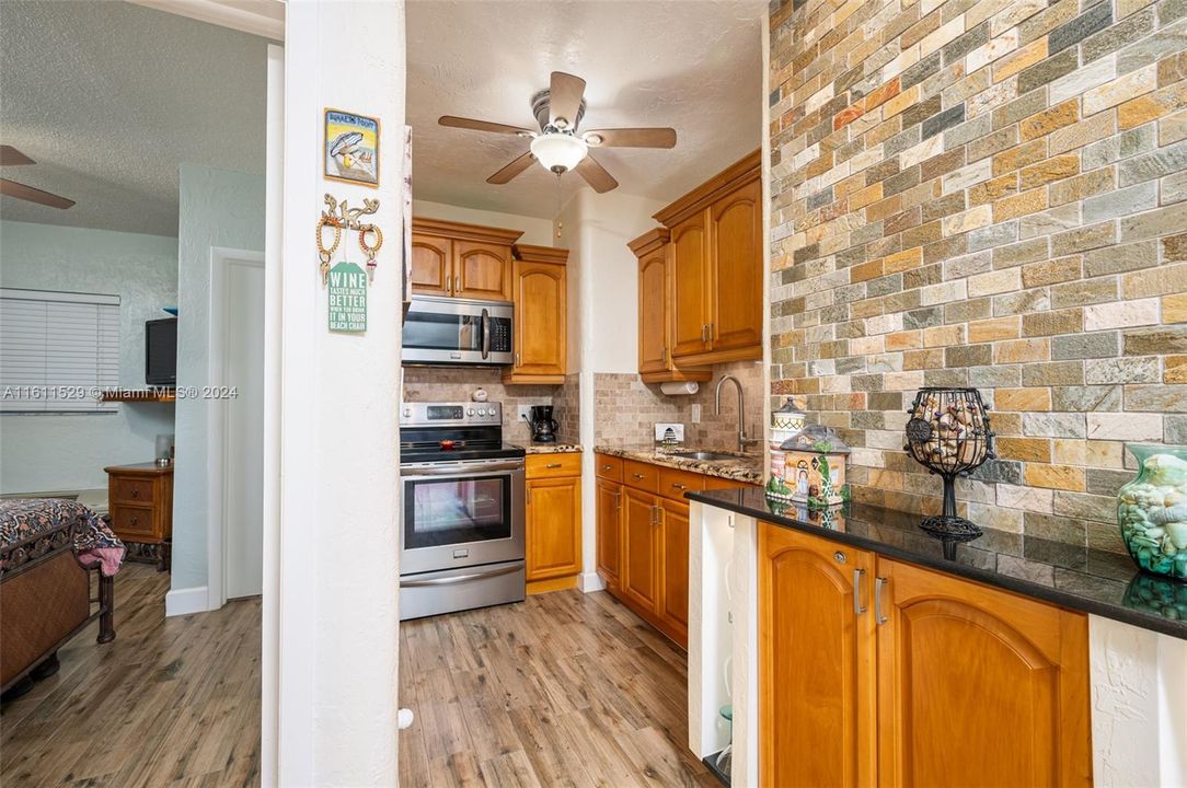 For Sale: $489,000 (1 beds, 1 baths, 448 Square Feet)