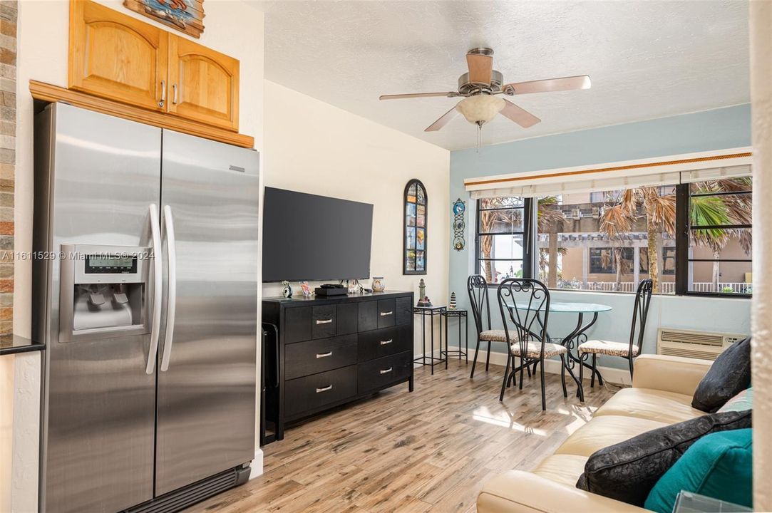 For Sale: $489,000 (1 beds, 1 baths, 448 Square Feet)