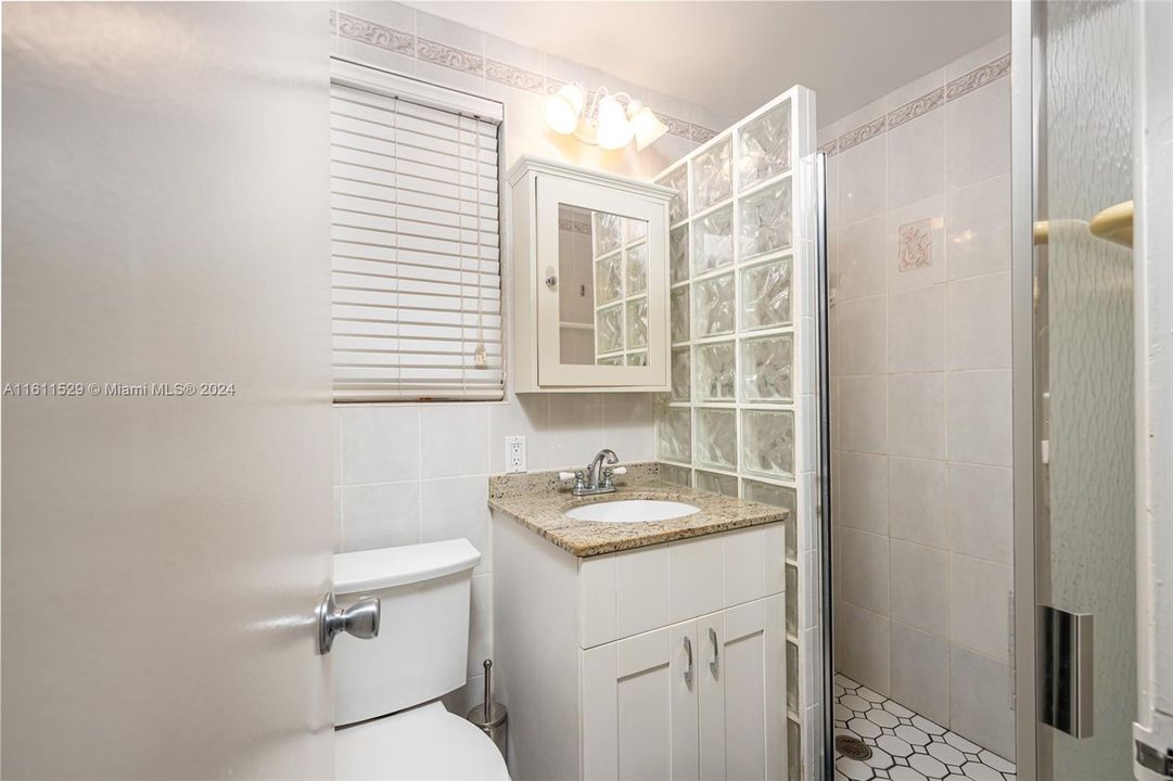 For Sale: $489,000 (1 beds, 1 baths, 448 Square Feet)