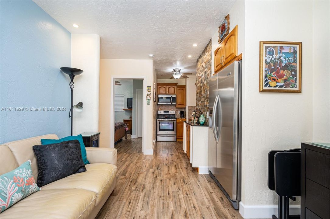 For Sale: $489,000 (1 beds, 1 baths, 448 Square Feet)