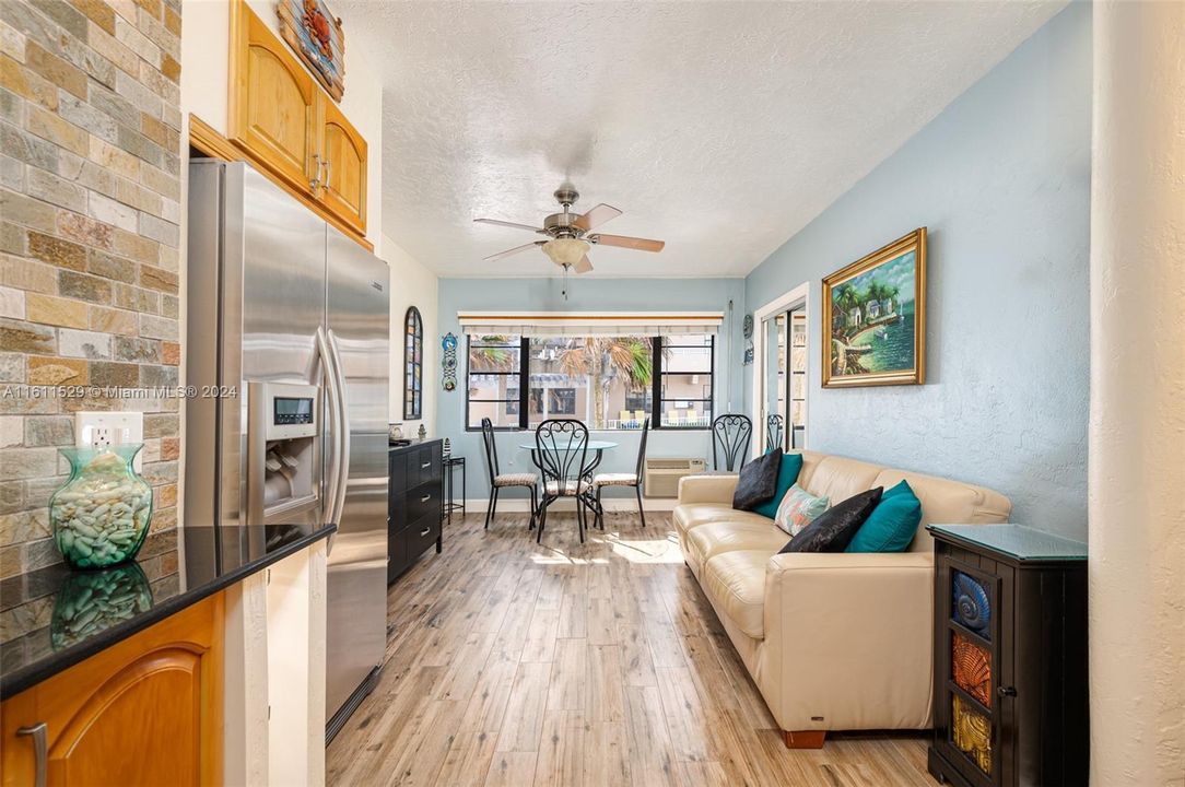 For Sale: $489,000 (1 beds, 1 baths, 448 Square Feet)