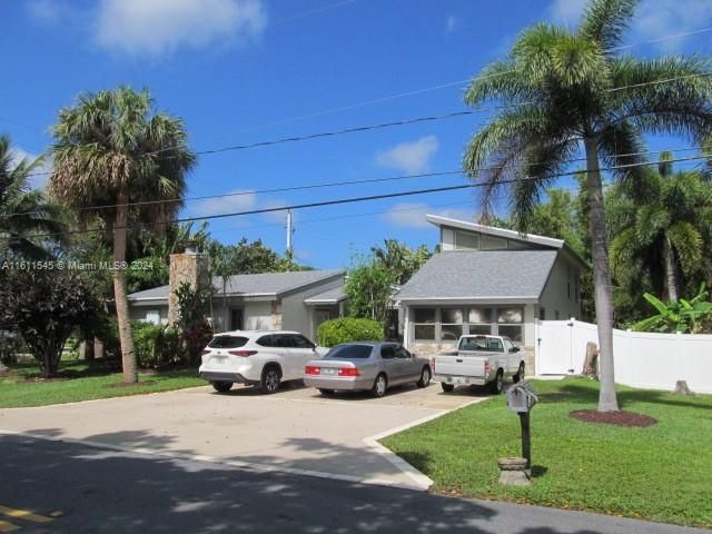 For Sale: $585,000 (3 beds, 2 baths, 3256 Square Feet)