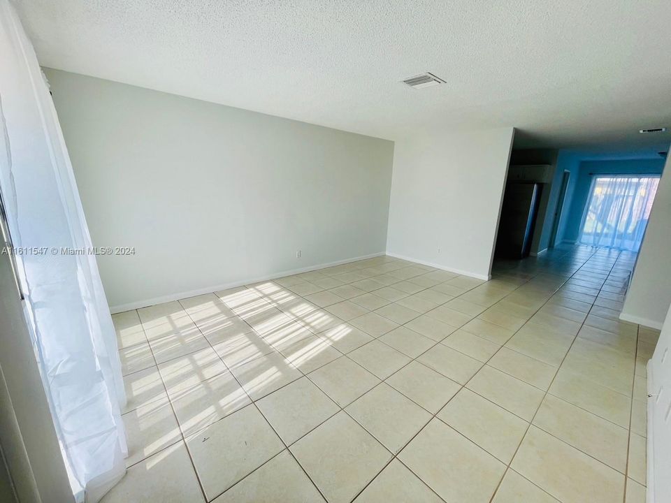 For Rent: $2,300 (2 beds, 2 baths, 1131 Square Feet)