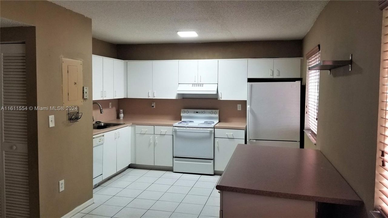 For Rent: $2,650 (3 beds, 3 baths, 1510 Square Feet)