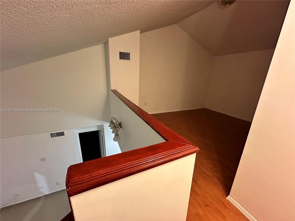 For Rent: $2,800 (3 beds, 2 baths, 972 Square Feet)