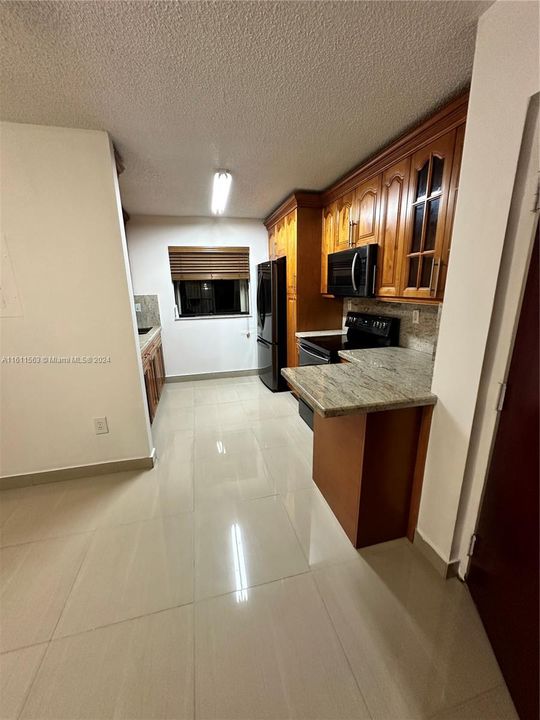 For Rent: $2,800 (3 beds, 2 baths, 972 Square Feet)