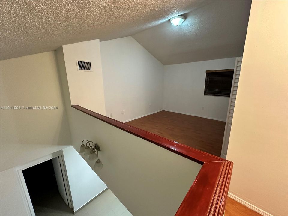 For Rent: $2,800 (3 beds, 2 baths, 972 Square Feet)