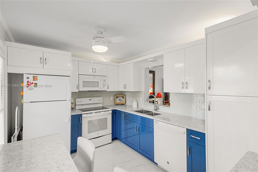 For Sale: $289,000 (2 beds, 2 baths, 1144 Square Feet)