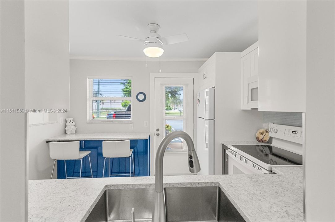 For Sale: $289,000 (2 beds, 2 baths, 1144 Square Feet)