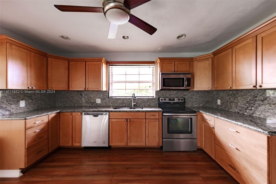 For Rent: $5,000 (3 beds, 2 baths, 1799 Square Feet)