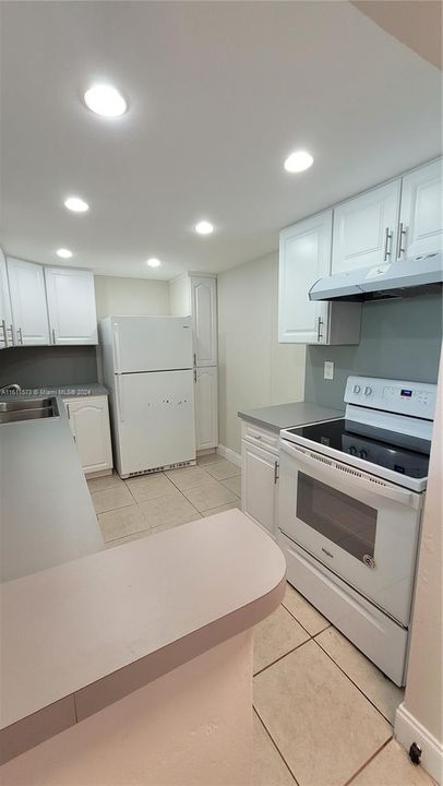 For Rent: $1,800 (1 beds, 1 baths, 714 Square Feet)