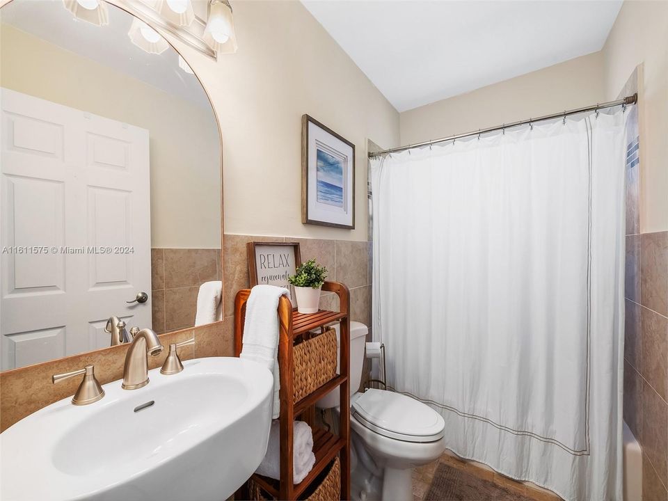 В аренду: $4,500 (2 спален, 2 ванн, 1935 Квадратных фут)