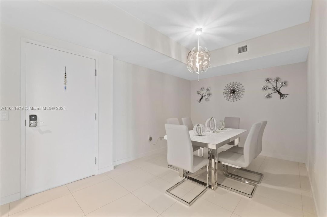 For Sale: $485,000 (2 beds, 2 baths, 1244 Square Feet)