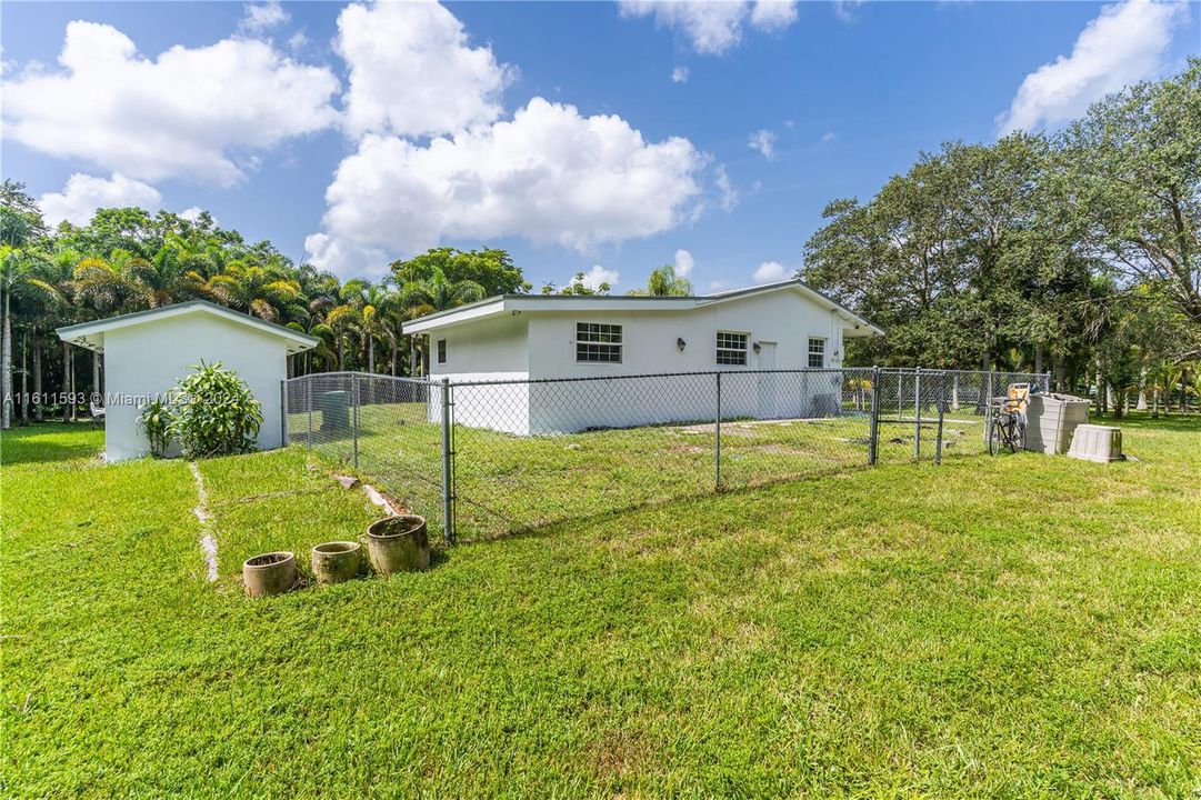 For Sale: $1,700,000 (4 beds, 2 baths, 1500 Square Feet)