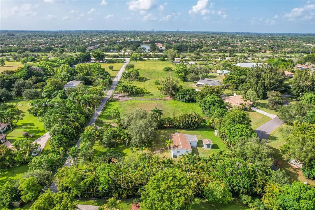 For Sale: $1,700,000 (4 beds, 2 baths, 1500 Square Feet)