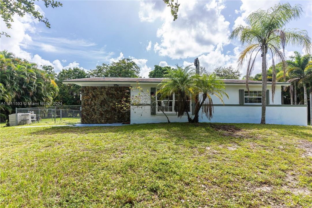 For Sale: $1,700,000 (4 beds, 2 baths, 1500 Square Feet)