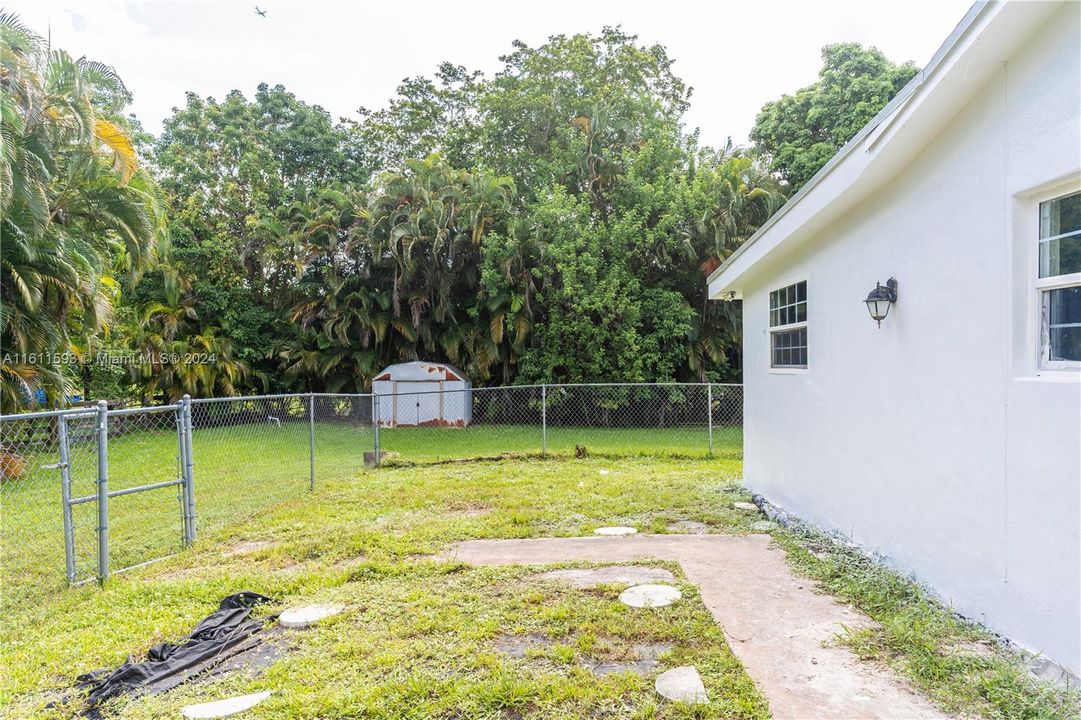 For Sale: $1,700,000 (4 beds, 2 baths, 1500 Square Feet)