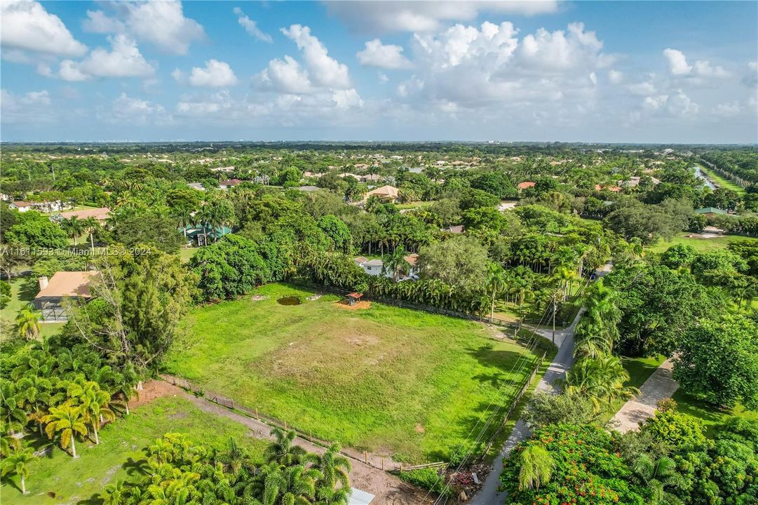 For Sale: $1,700,000 (4 beds, 2 baths, 1500 Square Feet)