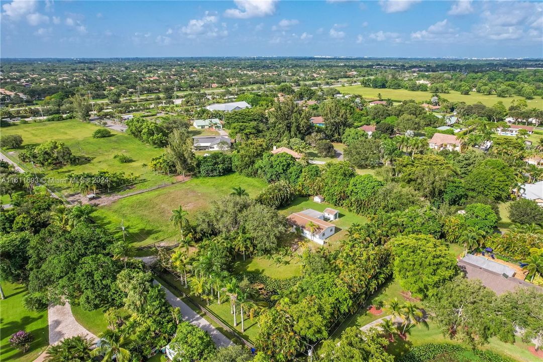 For Sale: $1,700,000 (4 beds, 2 baths, 1500 Square Feet)