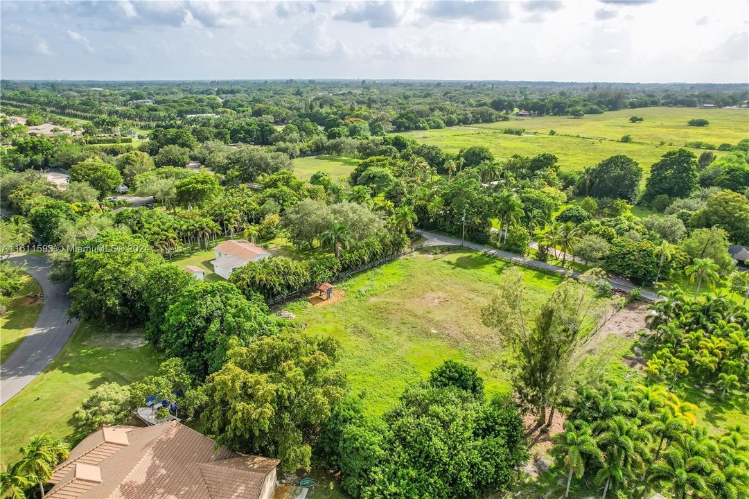 For Sale: $1,700,000 (4 beds, 2 baths, 1500 Square Feet)