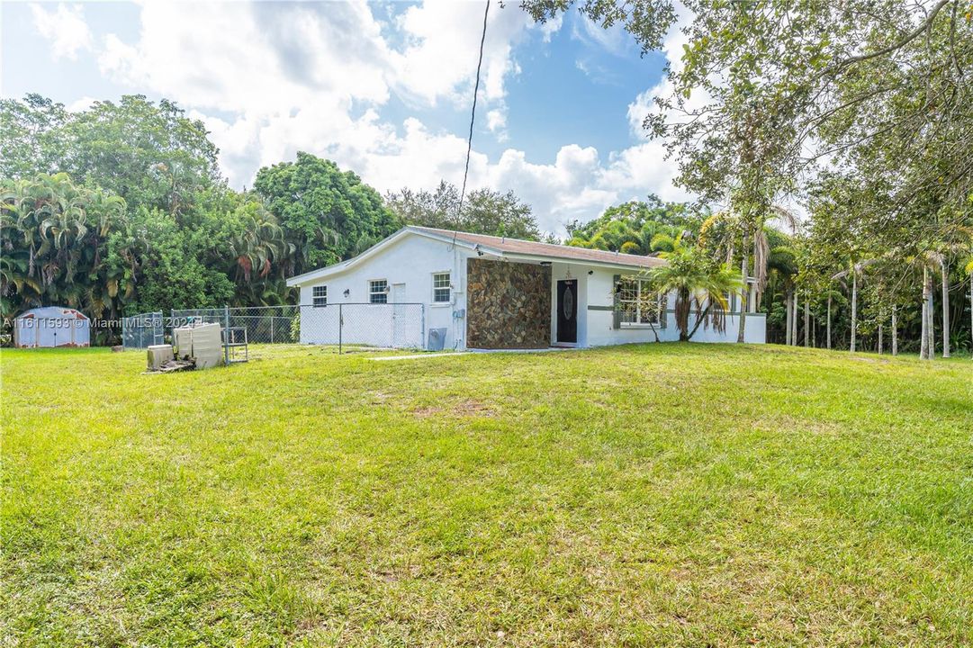 For Sale: $1,700,000 (4 beds, 2 baths, 1500 Square Feet)