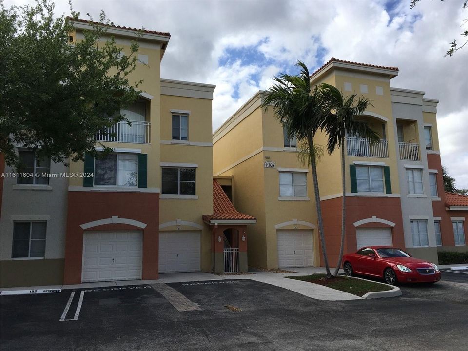 Active With Contract: $2,150 (2 beds, 2 baths, 1403 Square Feet)