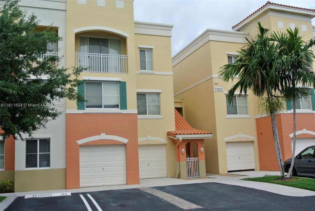 Active With Contract: $2,150 (2 beds, 2 baths, 1403 Square Feet)