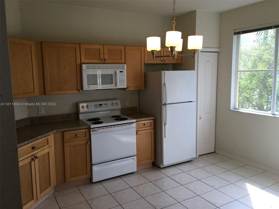 For Rent: $2,300 (2 beds, 2 baths, 1403 Square Feet)