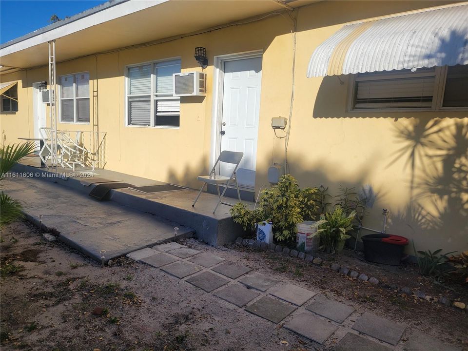 For Rent: $2,200 (2 beds, 1 baths, 1500 Square Feet)