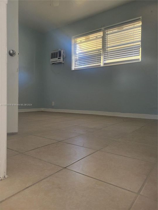 For Rent: $2,200 (2 beds, 1 baths, 1500 Square Feet)
