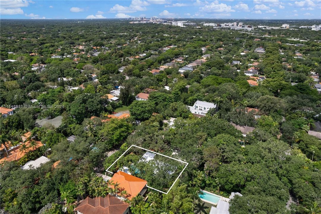 На продажу: $4,450,000 (0.35 acres)