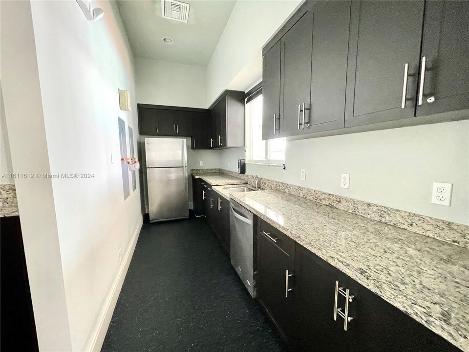 For Rent: $3,600 (3 beds, 3 baths, 1919 Square Feet)