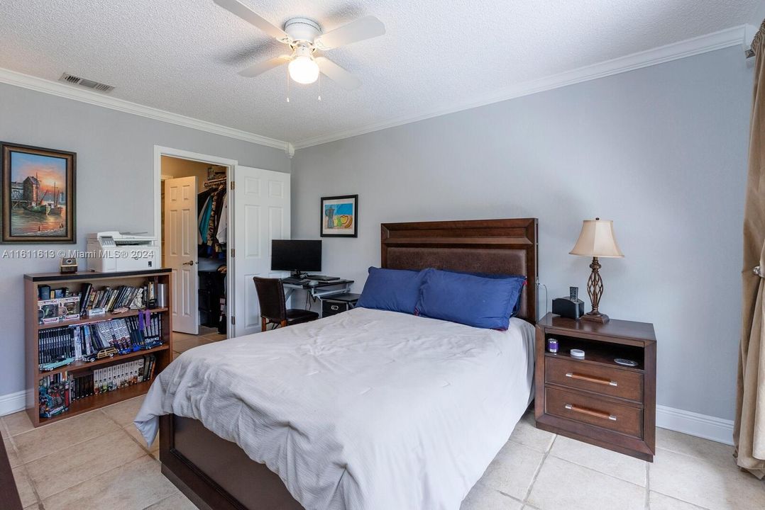 For Sale: $435,000 (2 beds, 2 baths, 1310 Square Feet)