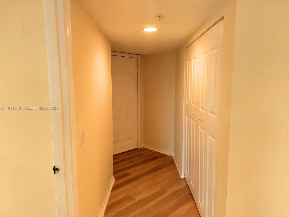 For Rent: $1,950 (2 beds, 2 baths, 1026 Square Feet)