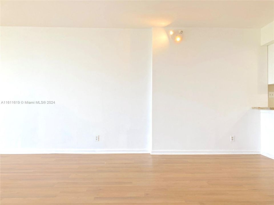 For Sale: $200,000 (2 beds, 2 baths, 1002 Square Feet)