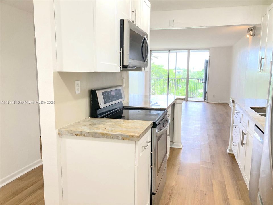 Active With Contract: $195,000 (2 beds, 2 baths, 1002 Square Feet)