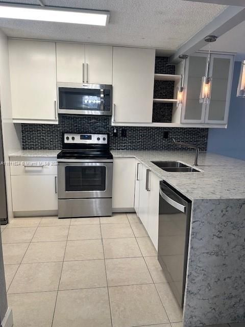 For Rent: $1,900 (1 beds, 2 baths, 1000 Square Feet)