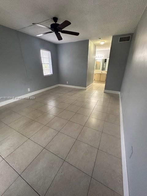 For Rent: $1,900 (1 beds, 2 baths, 1000 Square Feet)