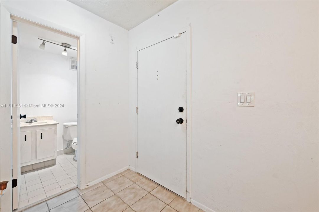 待售: $150,000 (1 贝兹, 1 浴室, 960 平方英尺)