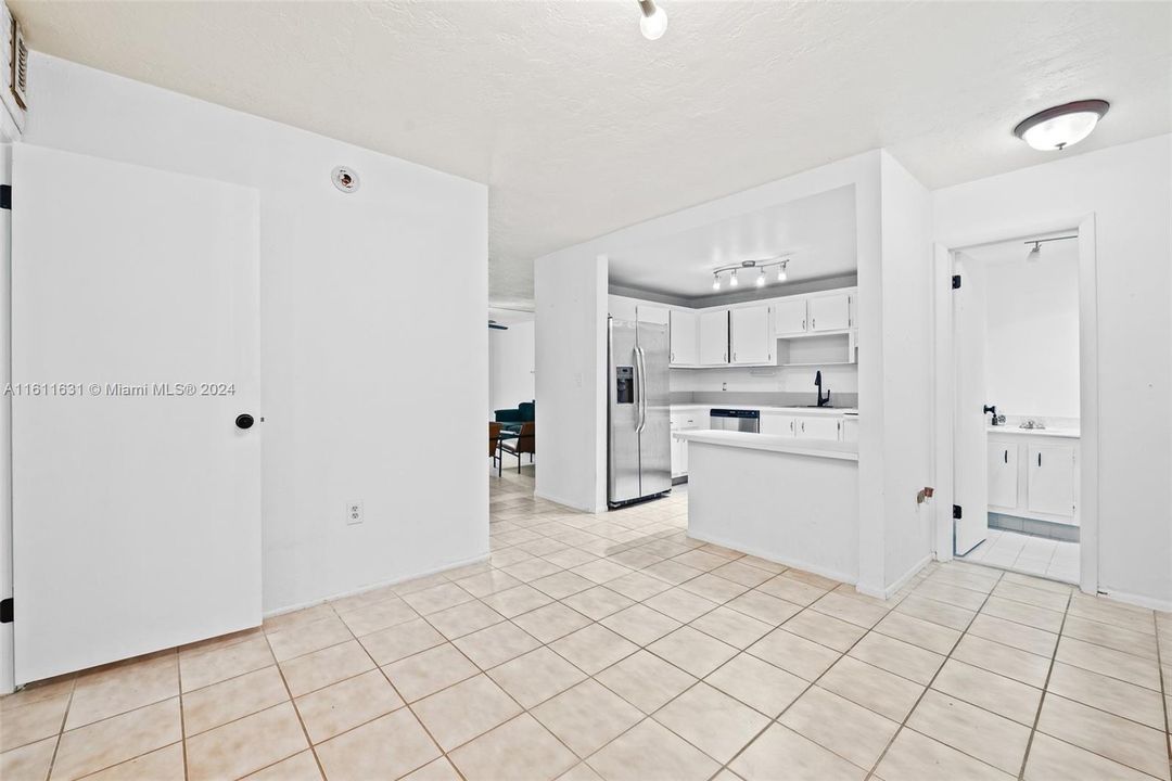 For Sale: $150,000 (1 beds, 1 baths, 960 Square Feet)