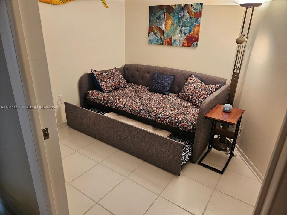 Den / Bedroom