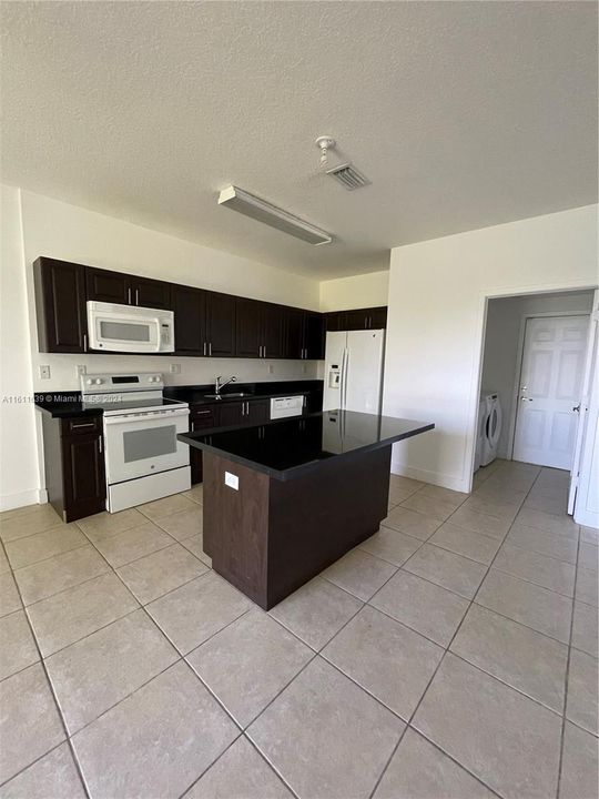 For Rent: $3,200 (4 beds, 3 baths, 2201 Square Feet)