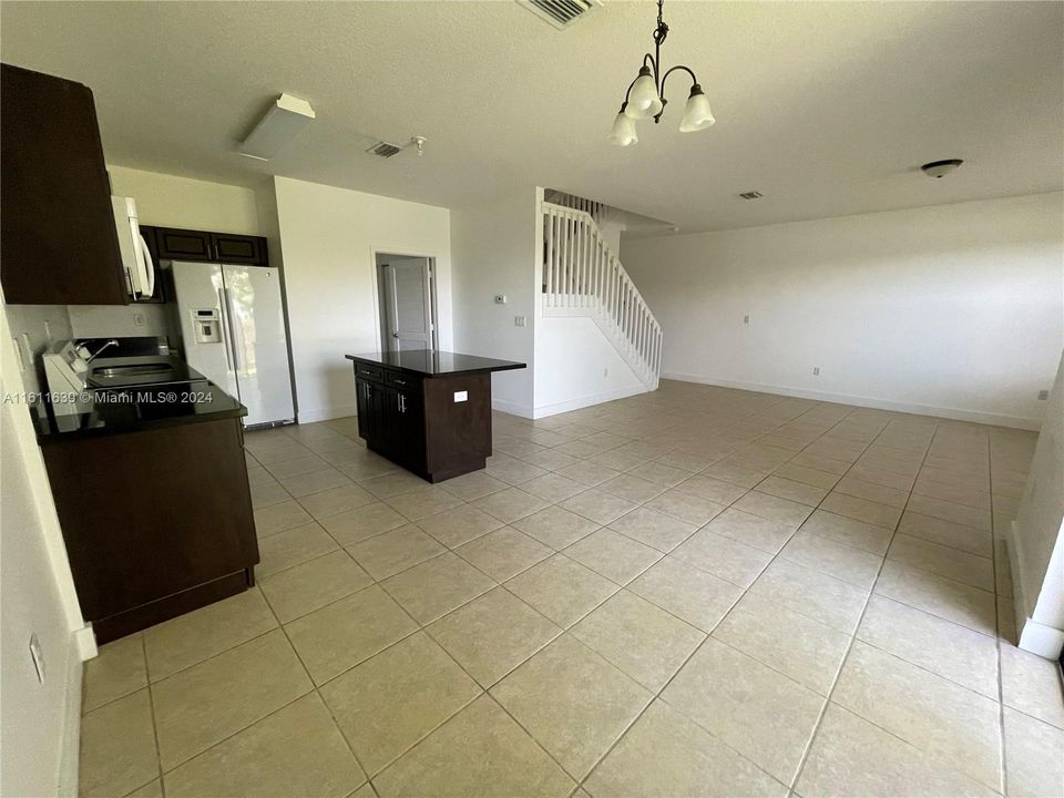 For Rent: $3,200 (4 beds, 3 baths, 2201 Square Feet)