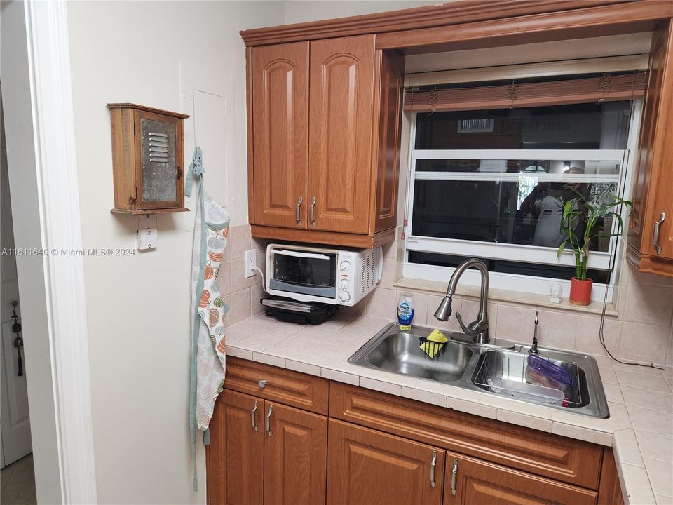 For Rent: $2,500 (2 beds, 1 baths, 1097 Square Feet)