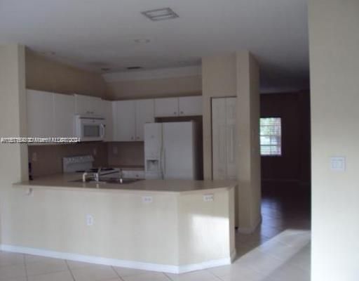 For Rent: $3,100 (3 beds, 2 baths, 1420 Square Feet)