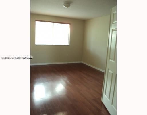 Recently Rented: $3,100 (3 beds, 2 baths, 1420 Square Feet)