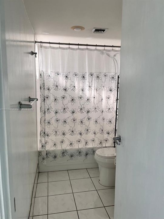 For Rent: $3,300 (2 beds, 2 baths, 1060 Square Feet)